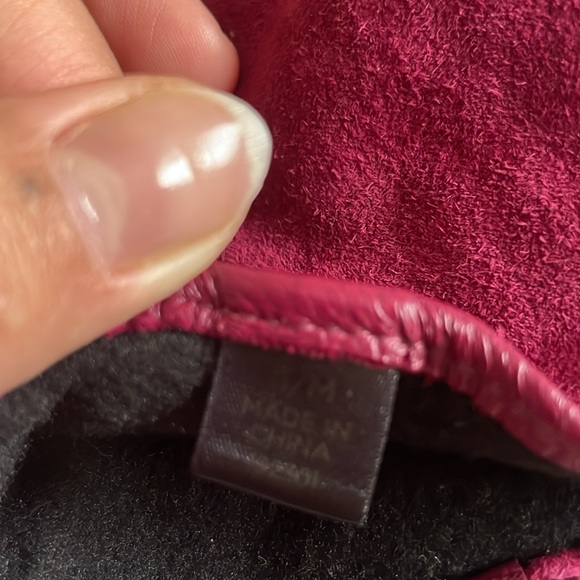 Leather and Suede Burgundy Hand Gloves With Tassels - Picture 7 of 7